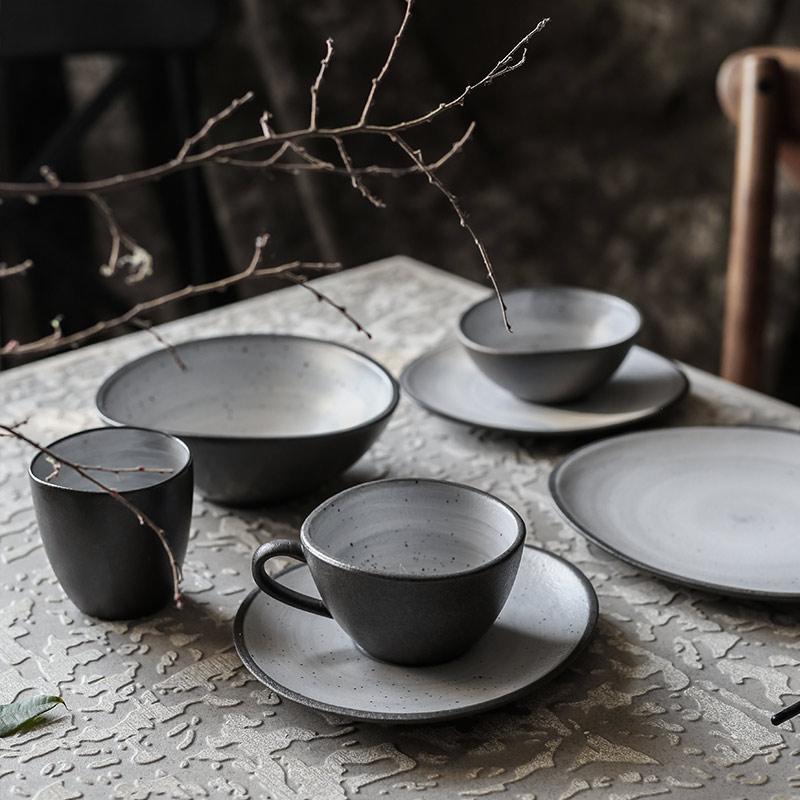 Wabi sabi plate with black outline